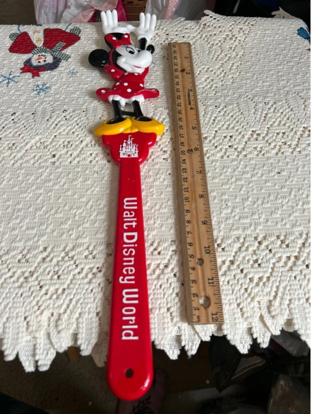 Minnie mouse back scratcher